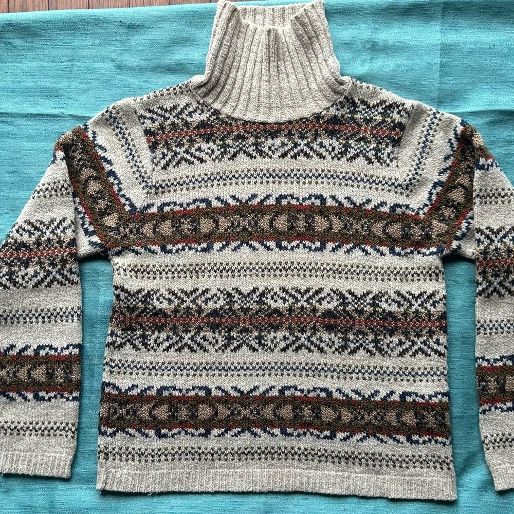 Vintage Fashion Bug Sweater. Autumn colors. Ladies size medium.